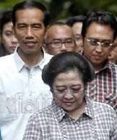 Antar Mega ke TPS, Jokowi Jadi Rebutan Warga