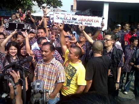 Unggul di Sejumlah Quick Count, Jokowi Disambut Meriah Pendukungnya