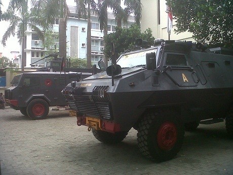 Hari Pencoblosan, 100 Polisi dan 1 Barracuda Berjaga di Kantor KPU DKI