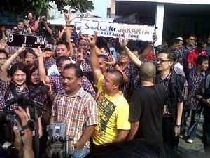 Unggul di Sejumlah Quick Count, Jokowi Disambut Meriah Pendukungnya