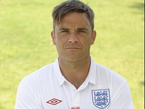 Robbie Williams Iri Pada One Direction