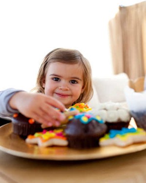 Si Kecil Doyan Makanan Manis? Kurangi Dengan Strategi Ini!