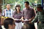 Berbaju Kotak-kotak, Ahok Nyoblos