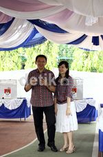 Berbaju Kotak-kotak, Ahok Nyoblos