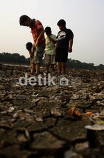 Kemarau Panjang, Setu Babakan Mengering