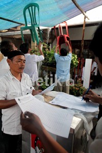 Pilgub DKI Jakarta kali ini menampilkan 2 kandidat yakni inkamben Fauzi Bowo dan penantang dari Solo, Joko Widodo (Jokowi).