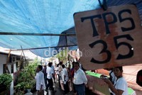 Penghitungan cepat (quick qount) menempatkan Jokowi lebih unggul dari Foke.