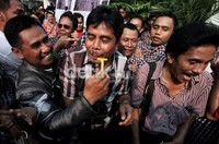 Aksi ini sebagai bentuk kegembiraan atas kemenangan Jokowi dalam quick qount sejumlah lembaga survei.