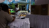 Sejumlah karyawan Rumah Sakit Fatmawati melakukan penyoblosan di TPS 092 yang berada di halaman RS Fatmawati. Ramses/detikcom.