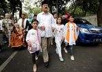 Foke Gandeng Cucu Nyoblos Cagub