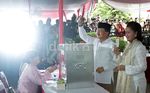 Foke Gandeng Cucu Nyoblos Cagub