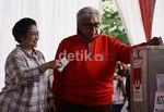 Jokowi Antar Mega Nyoblos