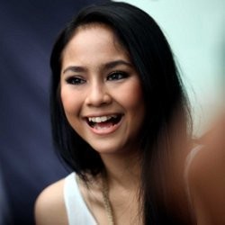 Kuliah di Inggris, Gita Gutawa Belum Berpikir Go International