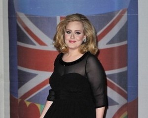 Adele Akan Desain Busana Plus Size Bersama Burberry?