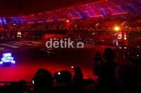 Pekan Olahraga Nasional (PON) XVIII Riau resmi ditutup oleh Wapres Boediono.