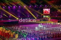 Pekan Olahraga Nasional (PON) XVIII Riau 2012, ditutup dengan kemeriahan tarian budaya.