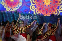 Kemeriahan acara penutupan PON Riau 2012, dilanjutkan dengan tarian yang bertema Gebyar Sang Juara besutan koreografer Dedi Puja.
