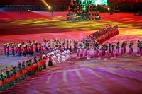 Para budayawan dan seniman Riau juga tidak mau ketinggalan turut memeriahkan acara penutupan PON XVIII Riau 2012.