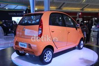 Berapa harga mobil murah ini? Tata Motors belum memberikan harganya. Mobil ini akan diluncurkan tahun depan.