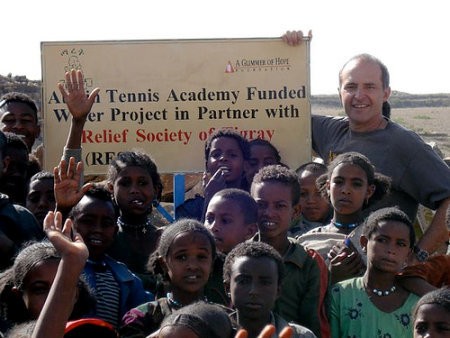 Ini Dia 10 Orang Kaya Paling Dermawan