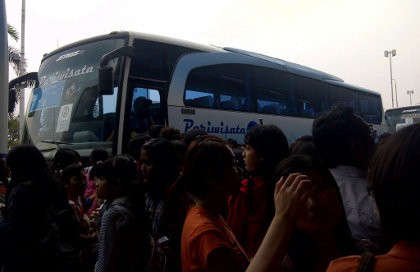 Artis SM Town Sudah Mendarat, Fans Masih Tunggu di Bandara