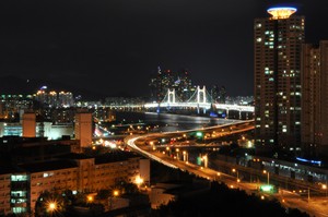 Diamond Bridge di malam hari