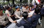 Diblokir Mahasiswa, Sudirman Makin Macet