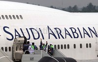 Mereka diberangkatkan menggunakan pesawat Garuda Indonesia dan Saudi Arabian Airlines.