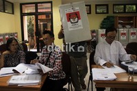 Perhitungan suara ini disaksikan oleh saksi kedua pasangan calon.