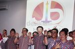 Jokowi Gelar Tumpengan Nasi Kuning