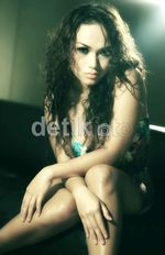 Pose Sensual Kharira Mamo