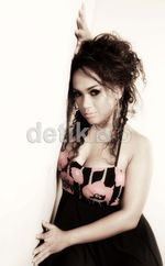 Pose Sensual Kharira Mamo