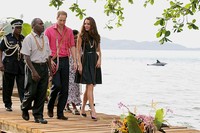 Pangeran William tampak memakai kemeja berwarna pink. Chris Jackson-Pool/Getty Images.