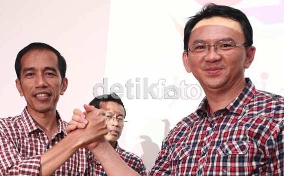 Ahok Punya 11 BlackBerry Tampung Aduan Warga Jakarta