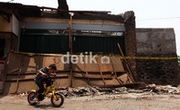 Garis polisi telah terpasang di lokasi kejadian.