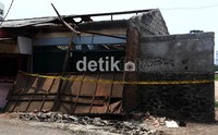 3 orang mengalami luka bakar hingga 90 persen akibat kejadian ini.