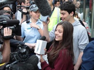 iPhone 5 Mulai Dipasarkan, Saham Apple Cetak Rekor Lagi