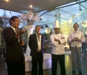 Pernikahan Romantis Ala Champaca Wedding Chapel, 