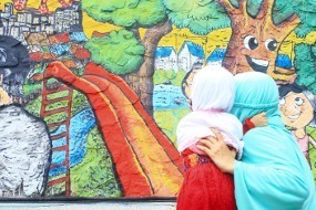 Mural Karya Mahasiswa Percantik Tembok Lapangan Taman Hewan
