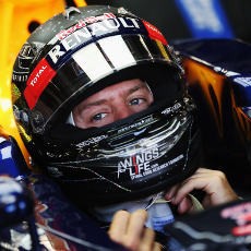 Vettel Sapu Bersih Latihan Bebas