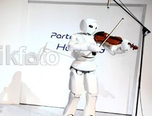 Wah Robot Toyota Bisa Main Biola