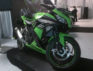 Fitur ABS Tidak Bisa Ditempelkan di Ninja 250 Standar