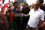 Ical Sapa Pedagang Pasar Minggu