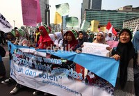 Para aktivis Rohis (Rohani Islam) berorasi di sekitar bundaran HI.