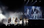 Aksi The Boys SNSD di SM Town Jakarta