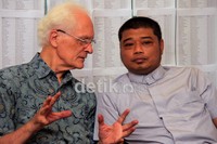 Tokoh Lintas Agama hari ini memberikan pernyataan sikap terkait kebijakan Polri yang menarik 20 penyidiknya dari KPK.