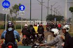 Ramai-ramai Menyerobot Jalur Sepeda