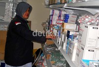 Berbagai jenis obat yang tersimpan di depo farmasi di BPHI Daker Madinah.