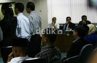 Sembilan saksi disumpah sebelum memberikan kesaksian untuk terdakwa James Gunarjo Budirahardjo. Ramses/detikcom.