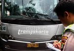 Tabrak Pemotor, TransJ Diamuk Massa